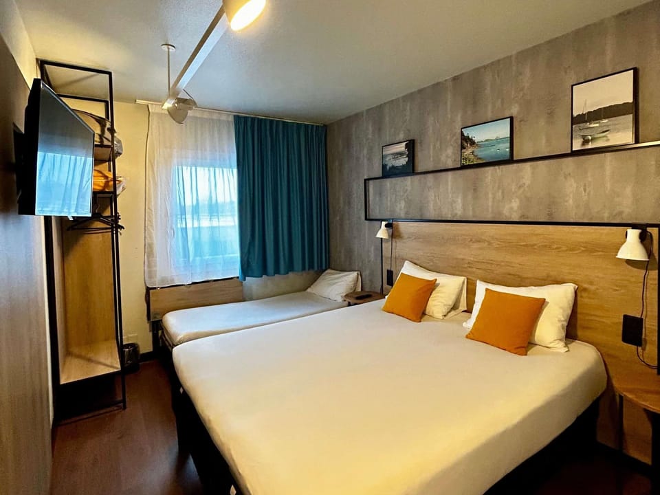 Double Room, Multiple Beds | Individually decorated, desk, soundproofing, iron/ironing board