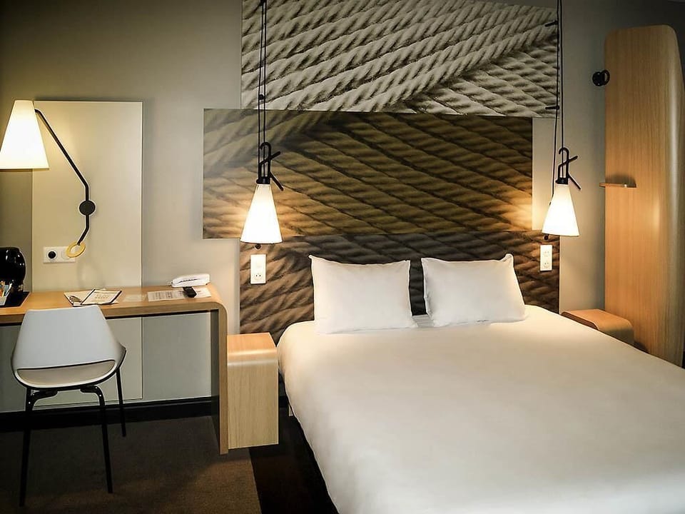 Superior Room, 1 Double Bed, Accessible | Individually decorated, desk, soundproofing, iron/ironing board