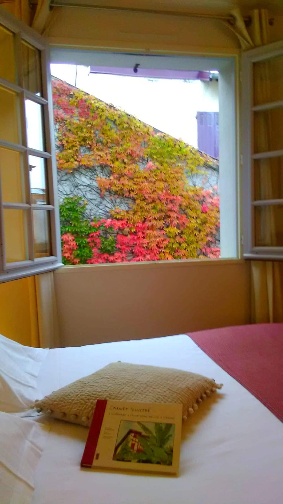 Comfort Double Room, Courtyard View | In-room safe, individually decorated, desk, blackout drapes