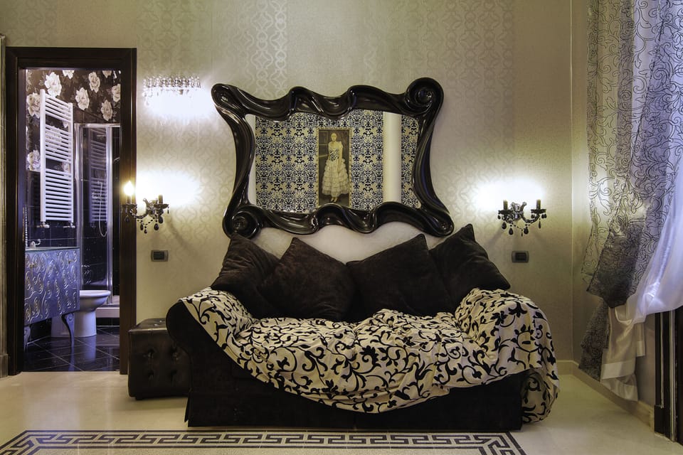 Egyptian cotton sheets, premium bedding, in-room safe, desk