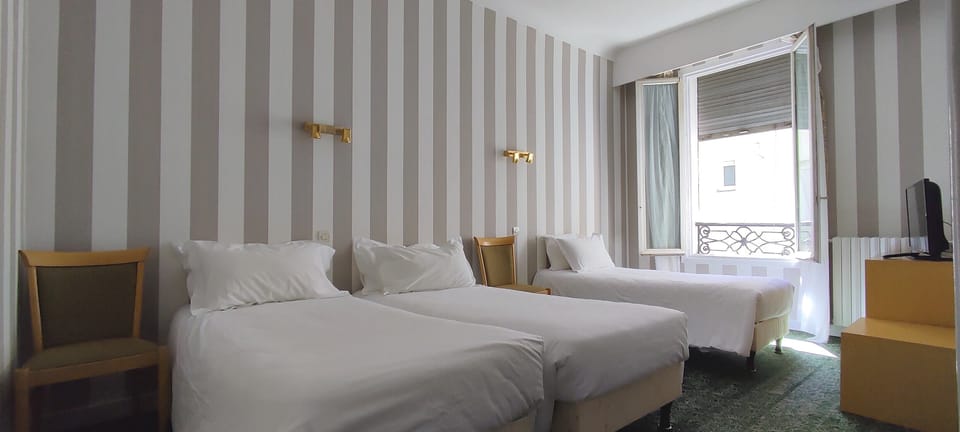 Classic Triple Room | In-room safe, soundproofing, iron/ironing board, free WiFi