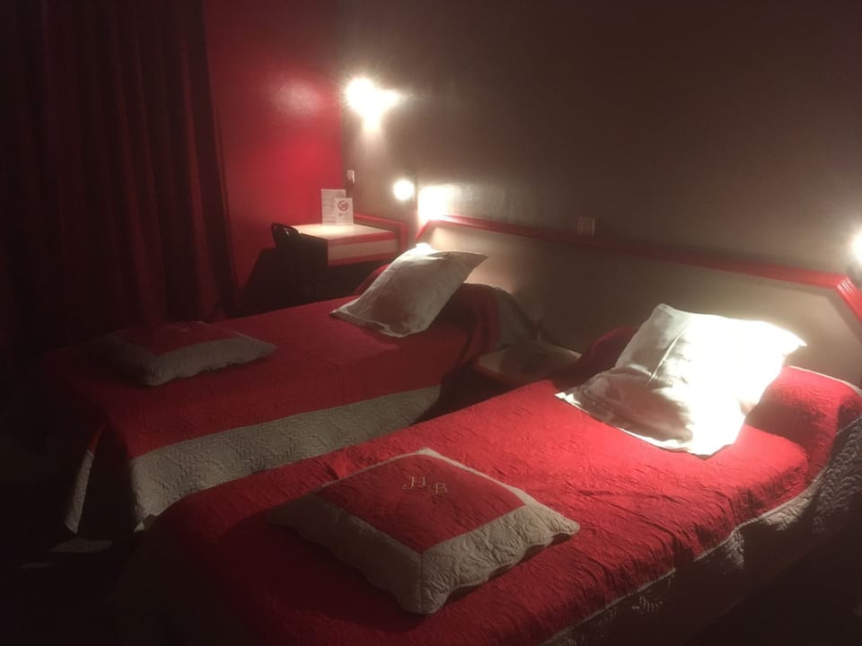Standard Twin Room | Desk, iron/ironing board, free WiFi, bed sheets