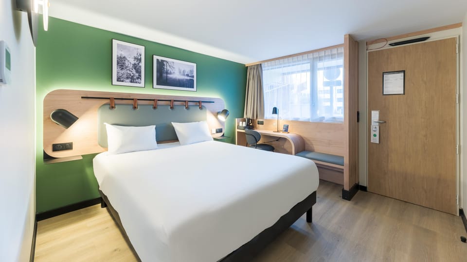 Chambre Standard , 1 lit double | Premium bedding, desk, laptop workspace, free cribs/infant beds
