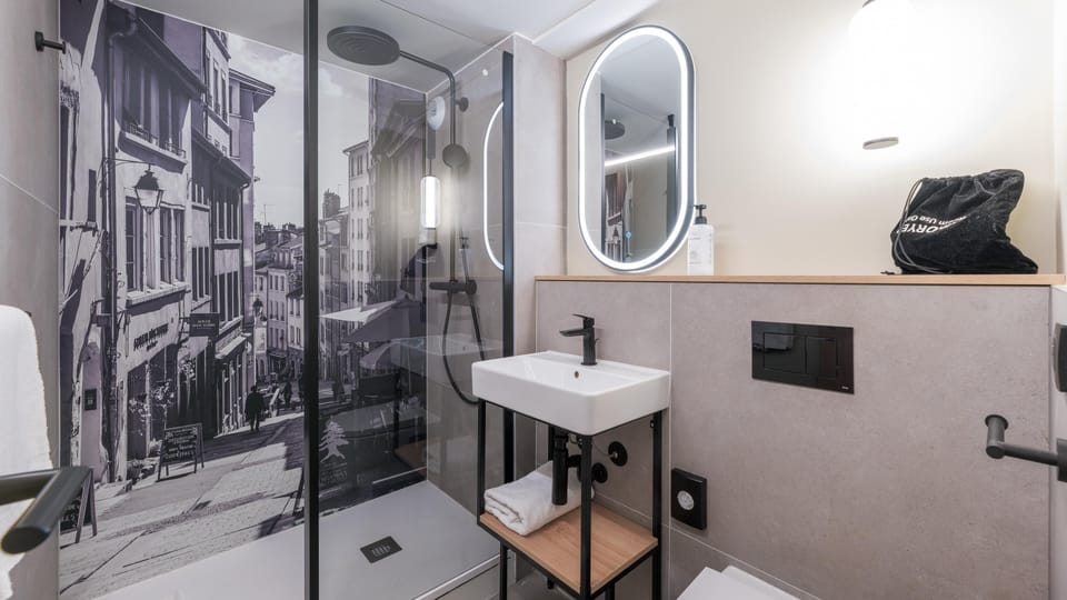Family Room, Multiple Beds | Accessible bathroom