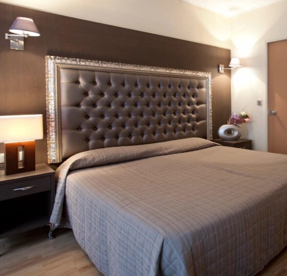 Double Room | In-room safe, desk, soundproofing, iron/ironing board