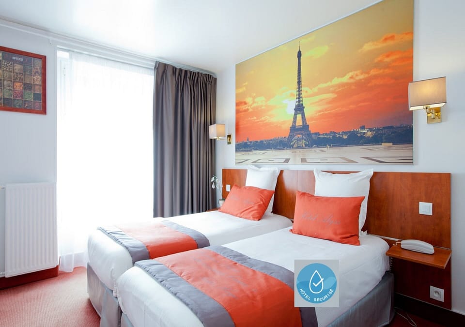 Twin Room | Minibar, in-room safe, desk, iron/ironing board