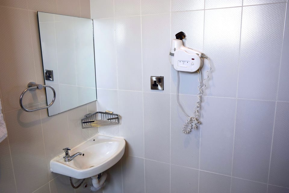 Bathroom sink