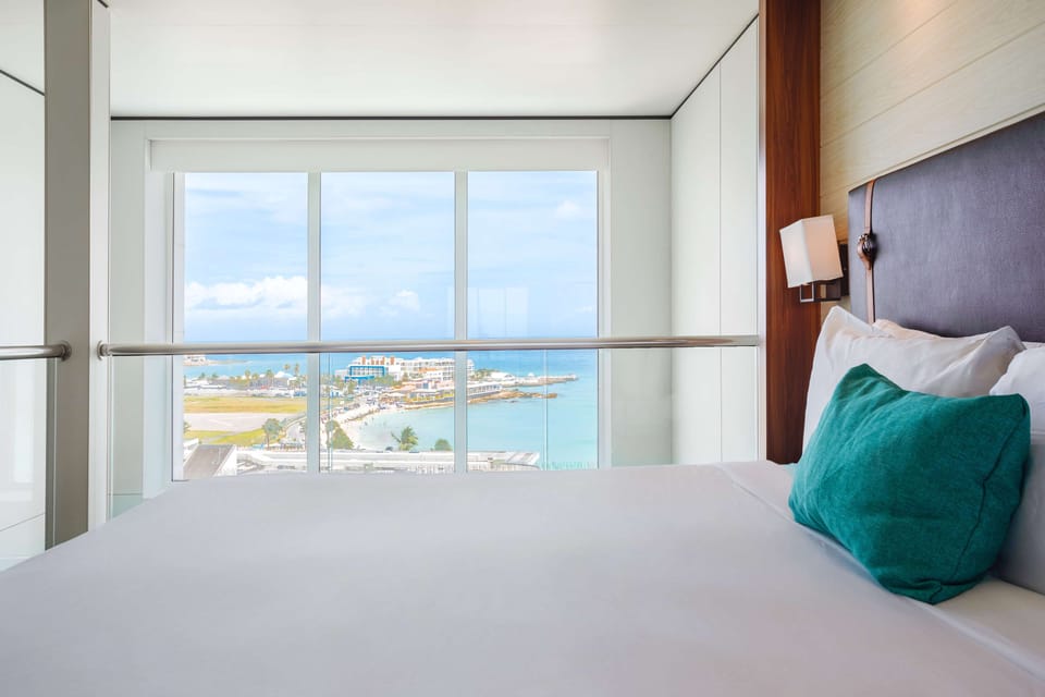 Frette Italian sheets, premium bedding, minibar (free items)