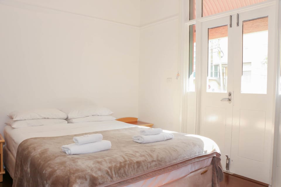 Room, 1 Queen Bed, Balcony | Desk, iron/ironing board, free WiFi, bed sheets