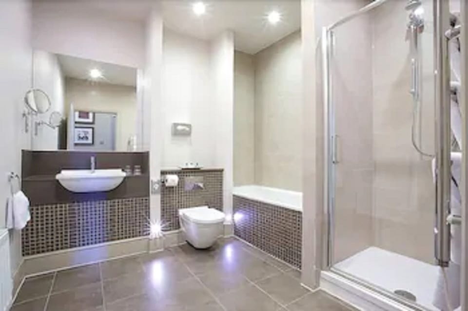 Suite | In-room safe, iron/ironing board, free WiFi, bed sheets