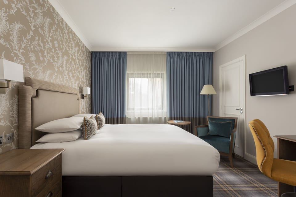 Executive Double Room | Hypo-allergenic bedding, desk, laptop workspace, iron/ironing board