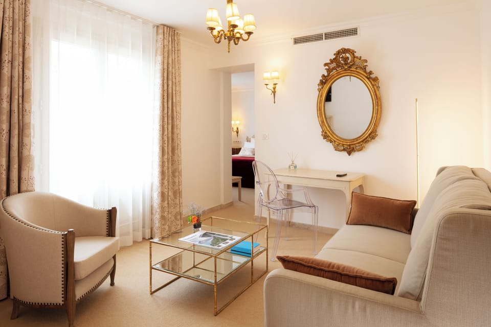 Junior Suite, Terrace | Minibar, in-room safe, desk, soundproofing
