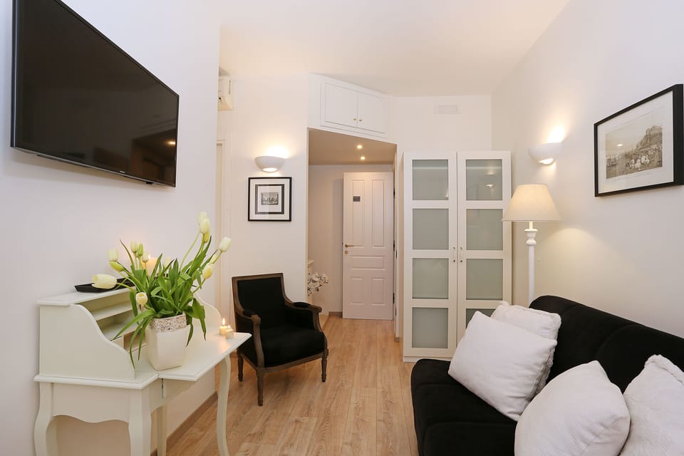 Junior Suite, City View | Soundproofing, free WiFi