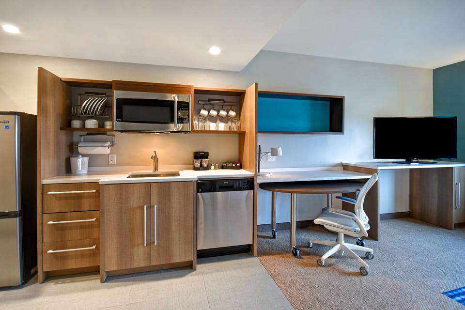 Suite, 1 Bedroom, Non Smoking | Premium bedding, blackout drapes, iron/ironing board, bed sheets