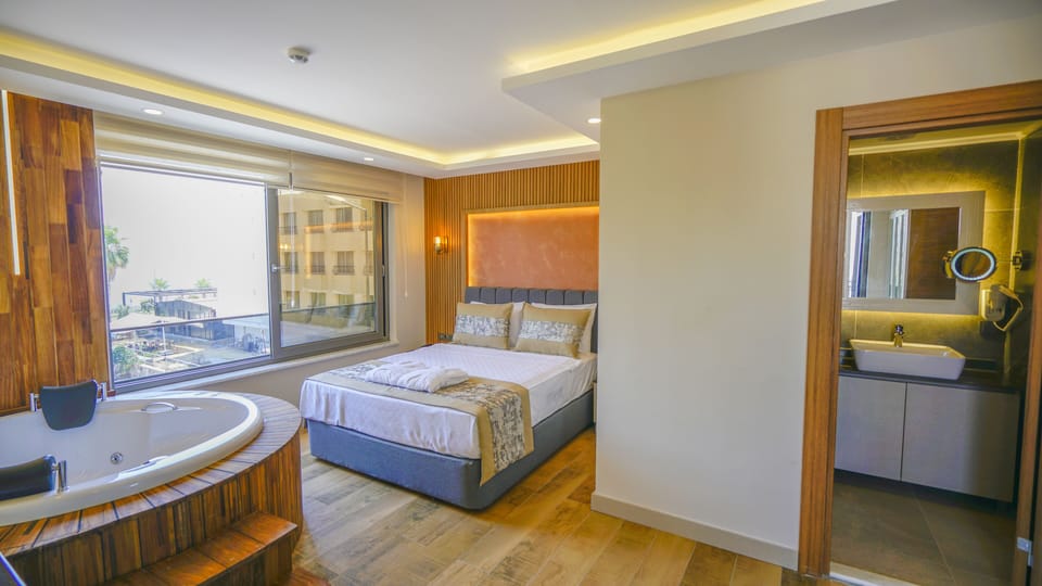 Prime Suite | Premium bedding, minibar, in-room safe, individually decorated