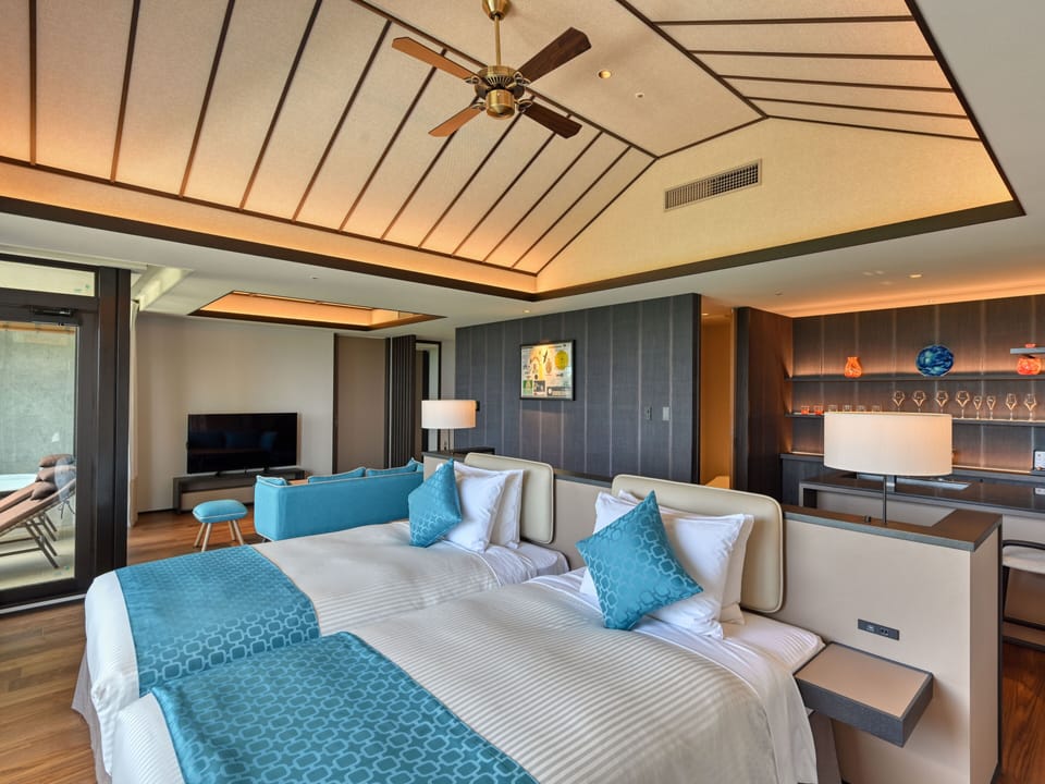 Fusaki corner suite | In-room safe, blackout drapes, free WiFi, bed sheets