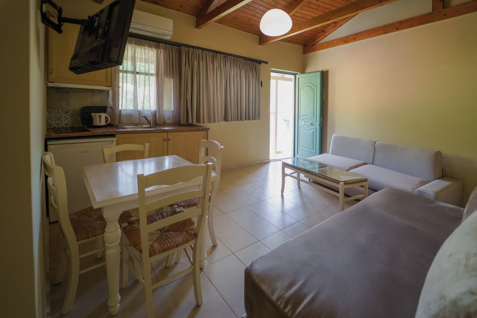 Double Room | In-room safe, desk, laptop workspace, soundproofing