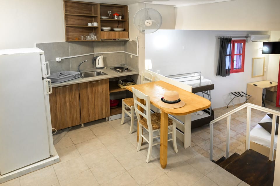 Standard Studio | In-room safe, desk, laptop workspace, soundproofing