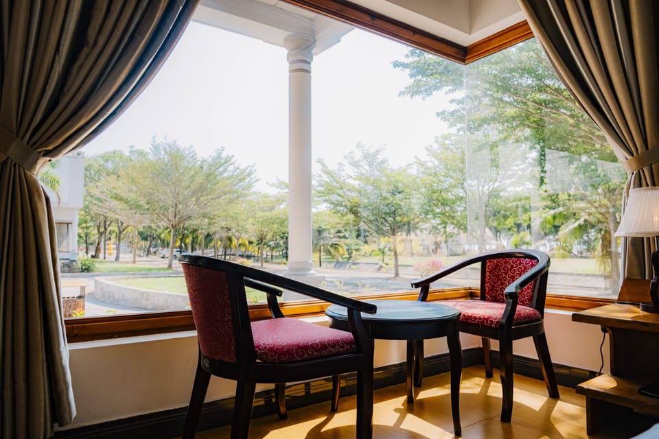 Superior Room, Garden View | Living area | 24-inch TV with cable channels, pay movies