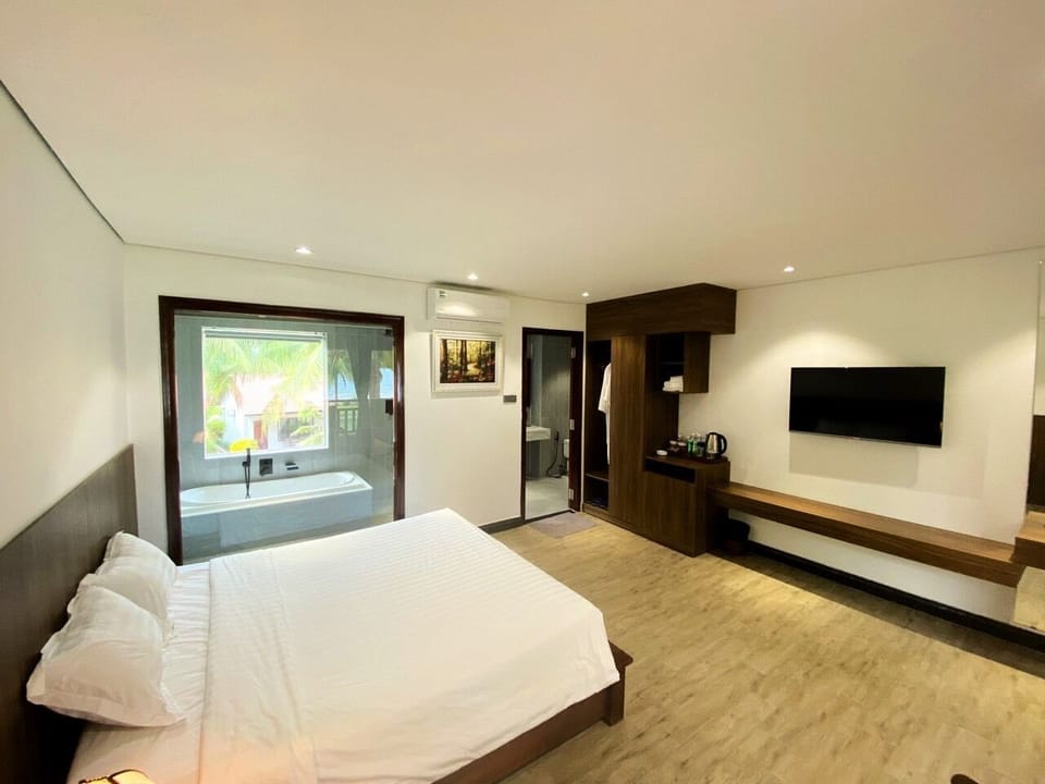 Minibar, in-room safe, desk, blackout drapes