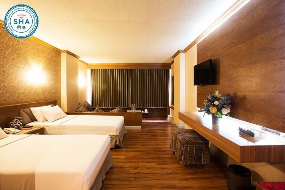 Minibar, in-room safe, WiFi (free)