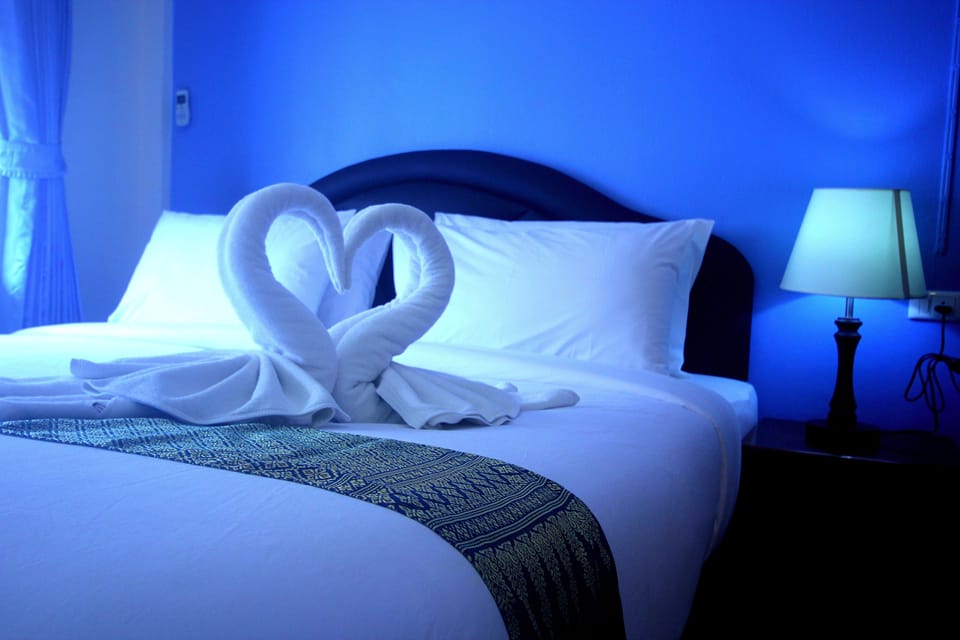 King Bed | Minibar, desk, iron/ironing board (on request)
