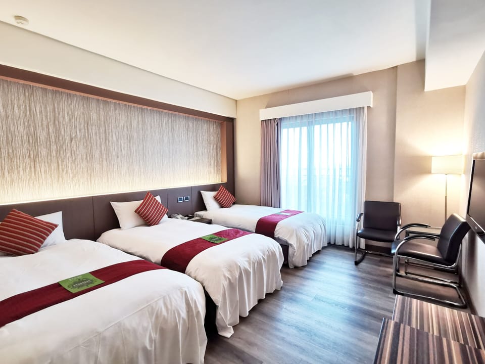 Deluxe Triple Room, 3 Twin Beds | Down comforters, pillowtop beds, in-room safe, desk
