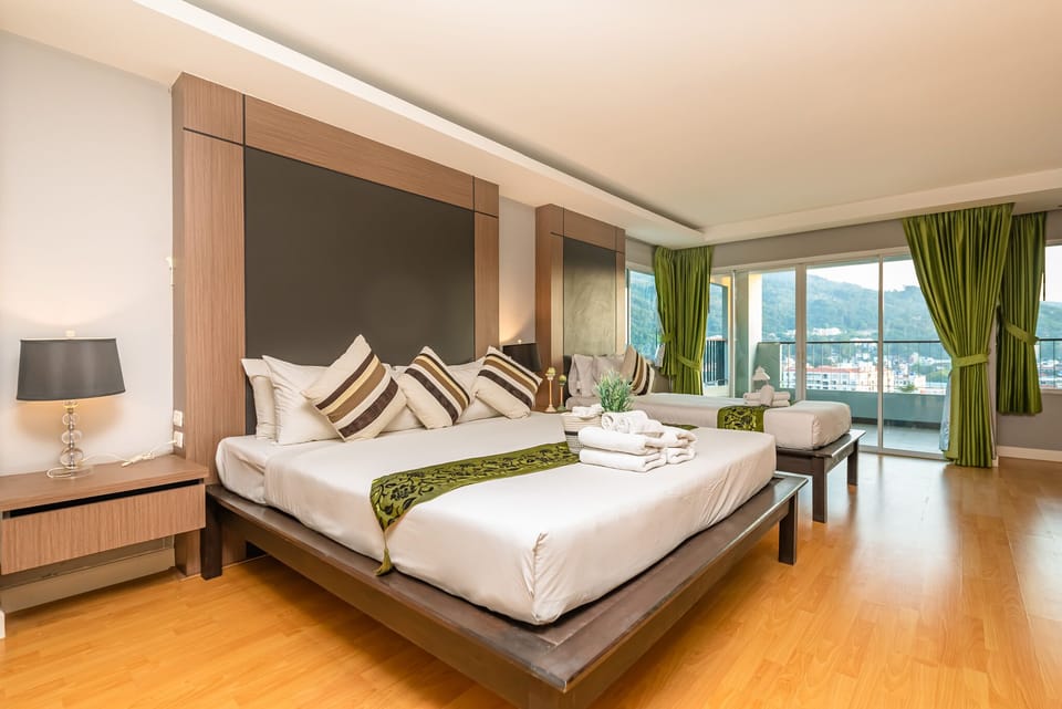 Family Room | In-room safe, iron/ironing board, bed sheets