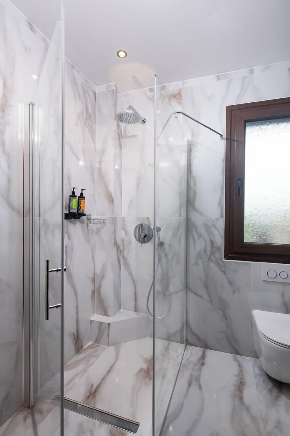 Comfort Triple Room | Bathroom | Shower, rainfall showerhead, hair dryer, bathrobes