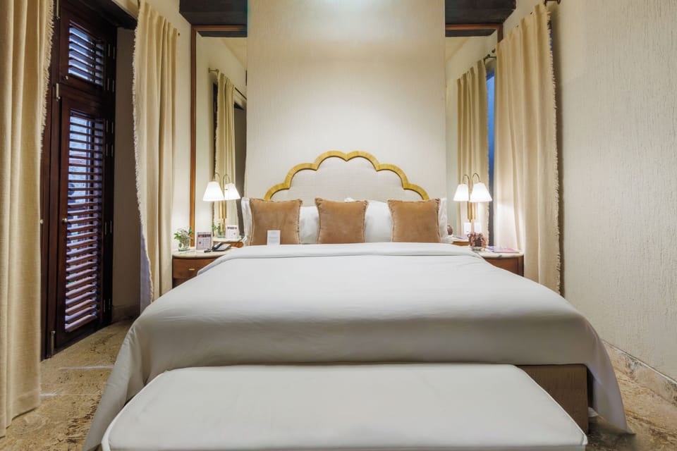 Superior Room, 1 Queen Bed, Non smoking | Premium bedding, down comforters, minibar, in-room safe