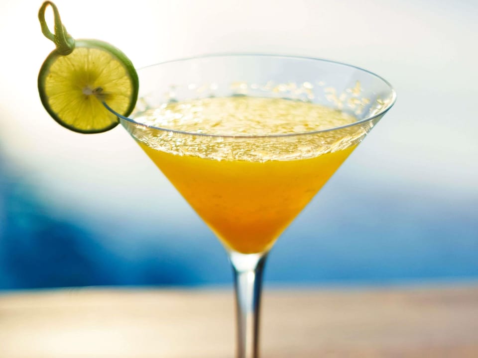 Ocean views, serves lunch and happy hour