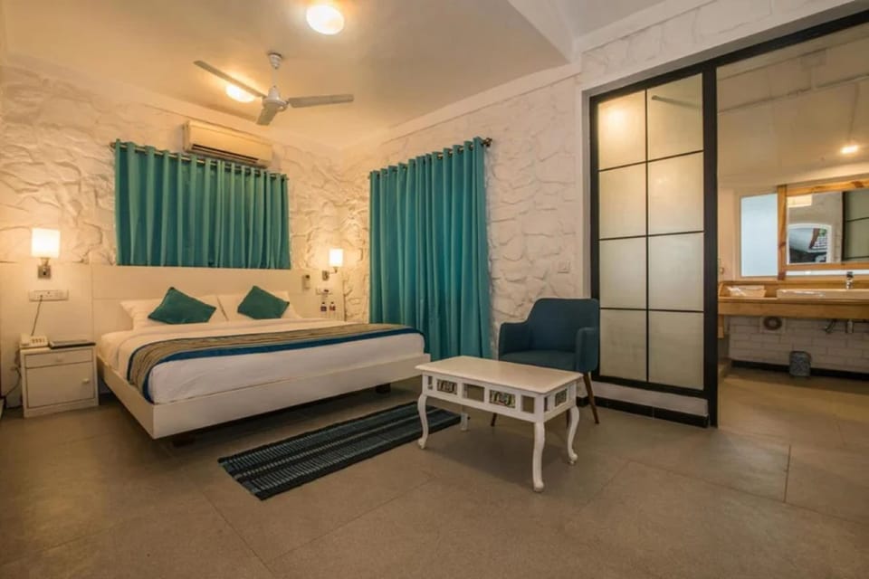 Premium Room | Premium bedding, down comforters, minibar, in-room safe