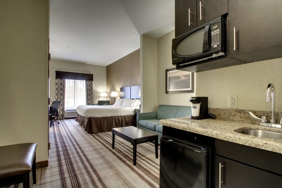 In-room safe, desk, laptop workspace, iron/ironing board