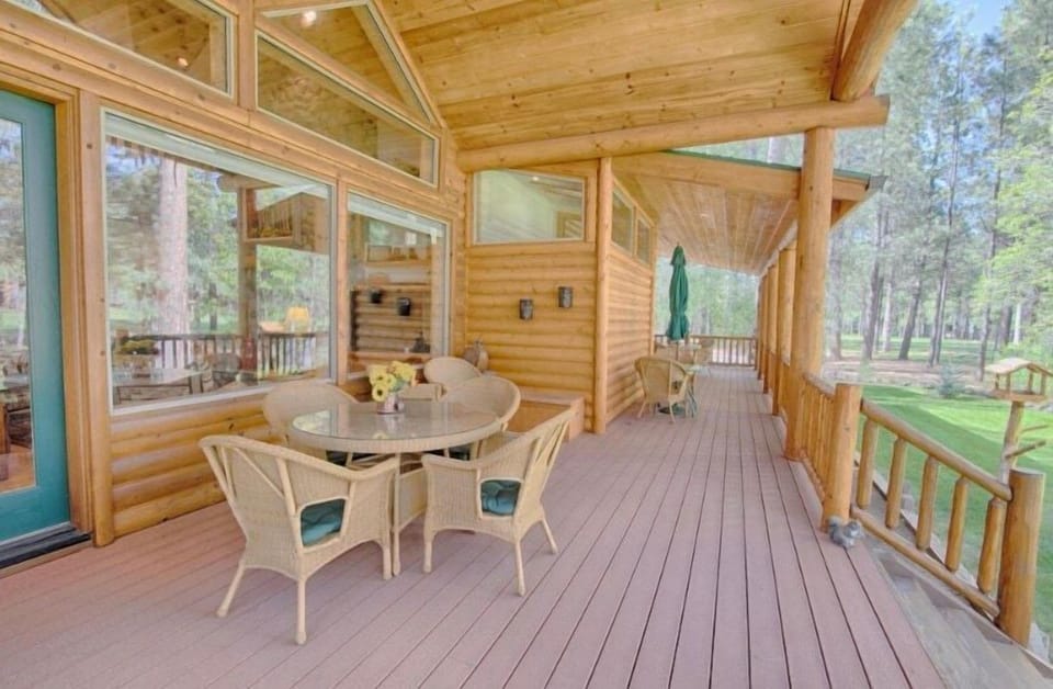Relax on the back deck... watch golfers pass by, take in the bluejays, squirrels and occasional wild horses that run down the fairway