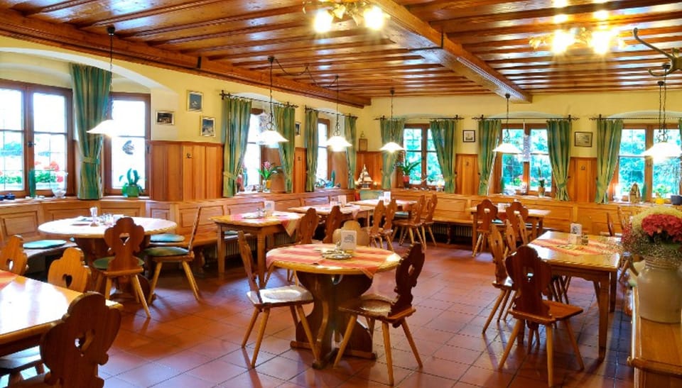 Gasthof Schloßbraeu Lintach Bed and Breakfast in Bavaria