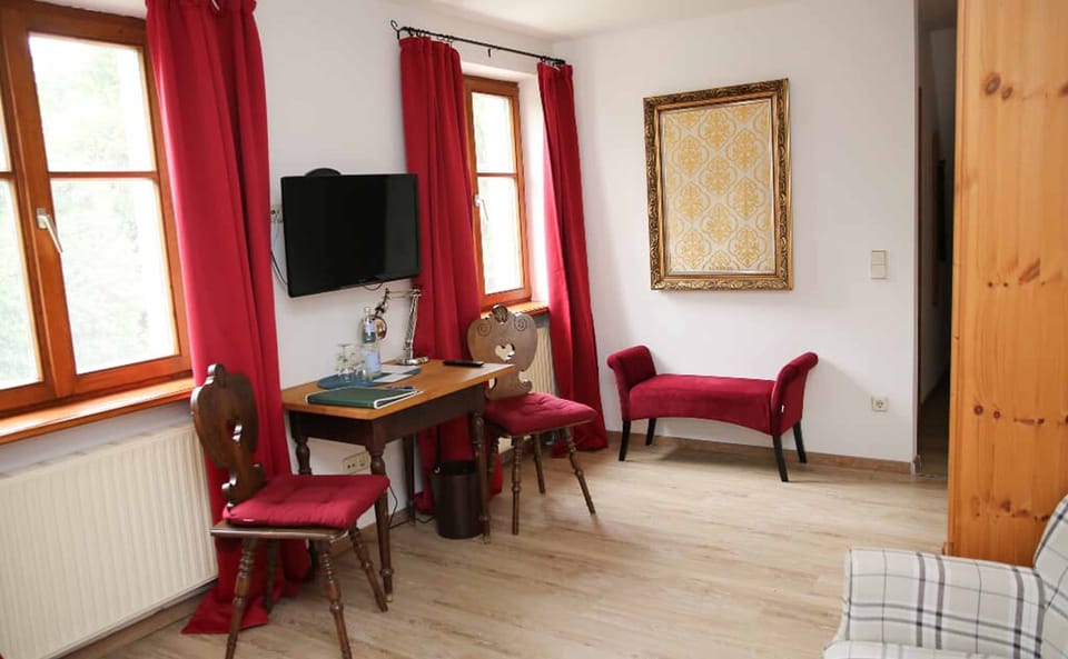 Double Room | In-room safe, desk, free WiFi, bed sheets