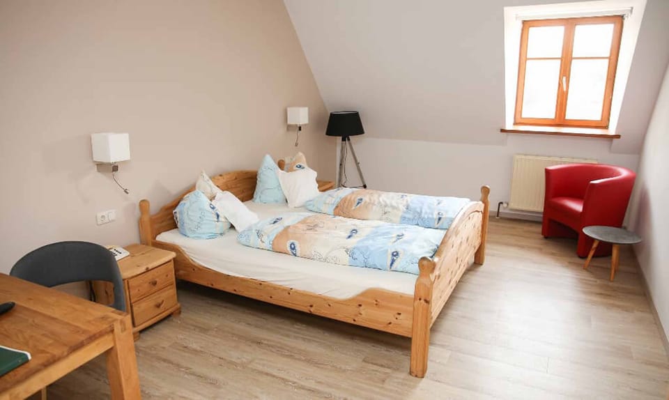Double Room | In-room safe, desk, free WiFi, bed sheets