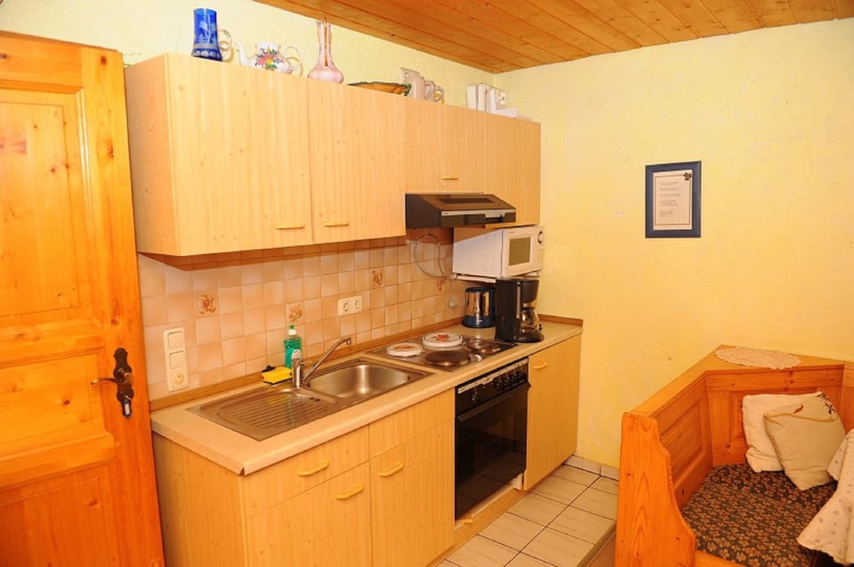 Condo, 2 Bedrooms (Burgblick) | Private kitchen | Fridge, microwave, oven, coffee/tea maker