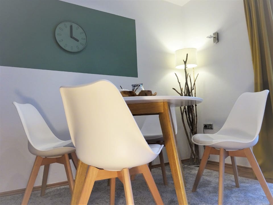 Condo, Balcony (Esche) | In-room dining