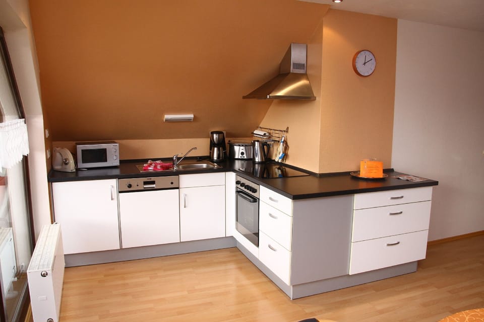 Apartment (Engelbergblick) | Private kitchenette | Fridge, microwave, oven, dishwasher