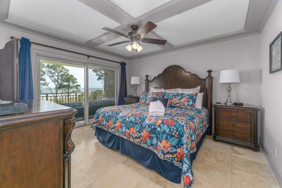 Oceaanfront Master Bedroom