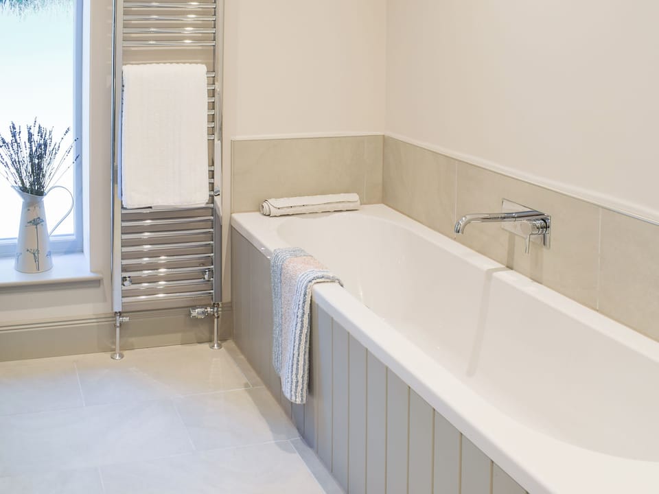 Bathroom | The Lodge @ East Neuk Orchards - Self Catering @ East Neuk Orchards, Pittenweem, near Anstruther