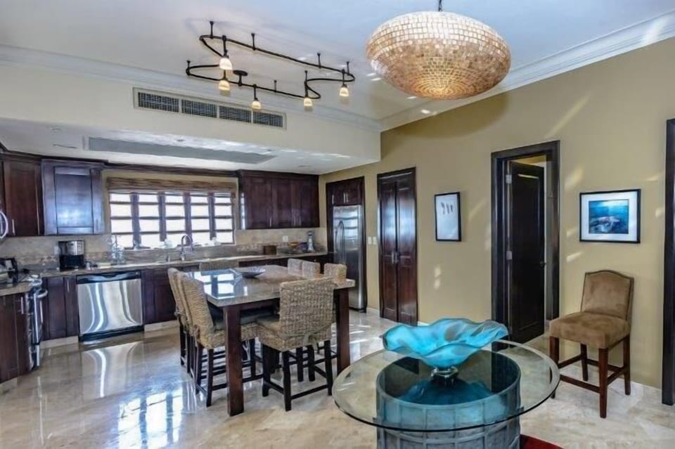 Newly renovated kitchen area!