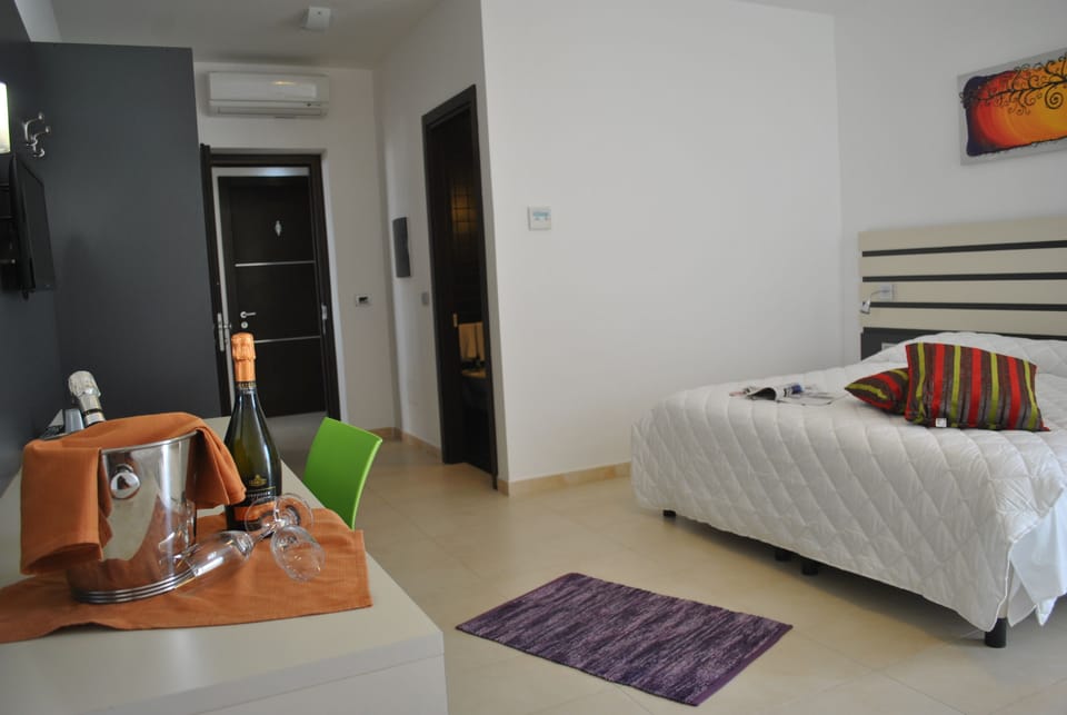 Deluxe Double or Twin Room | Minibar, in-room safe, desk, laptop workspace