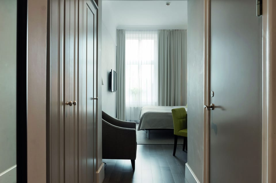 Superior Double Room | Minibar, in-room safe, desk, blackout drapes