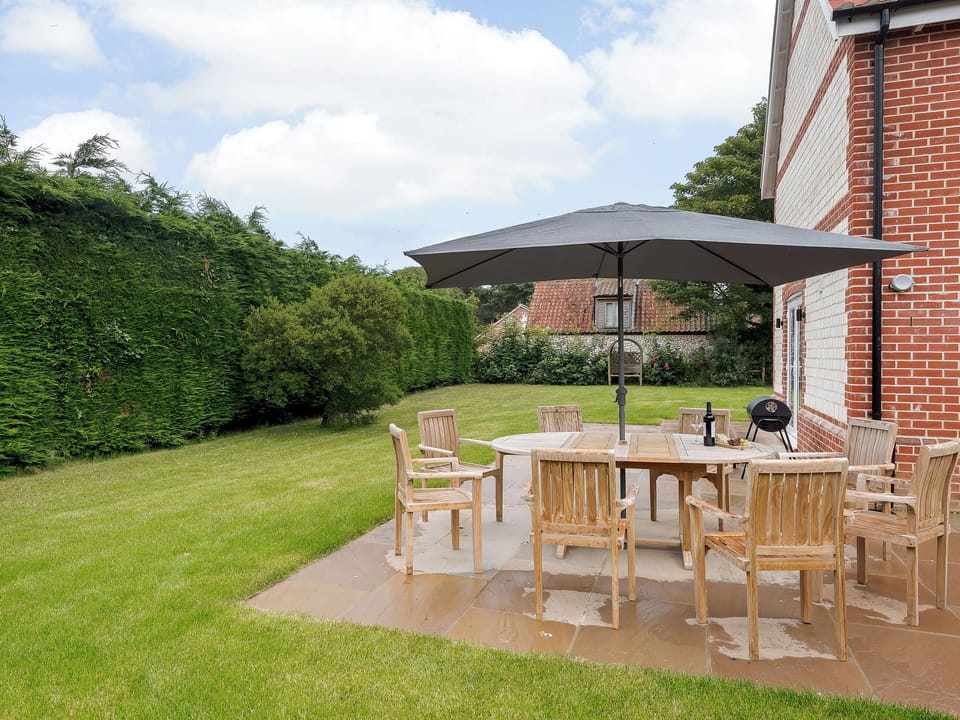 Sun deck with garden furniture | Sea Holly Cottage - Hall Lane Cottages, Thornham, near Kings Lynn