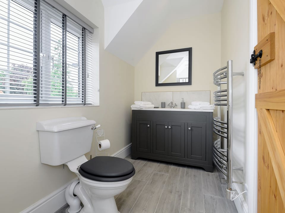 En-suite | Sea Holly Cottage - Hall Lane Cottages, Thornham, near Kings Lynn