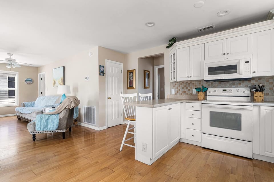Bright, airy kitchen and dining area perfect for family gatherings