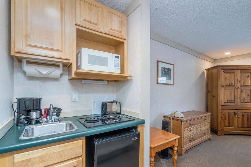 318 Kitchenette