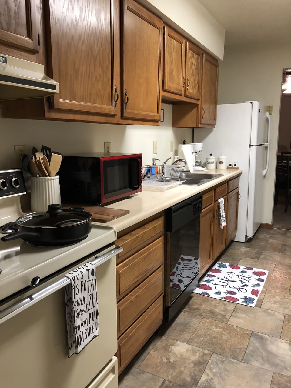 Furnished kitchen!